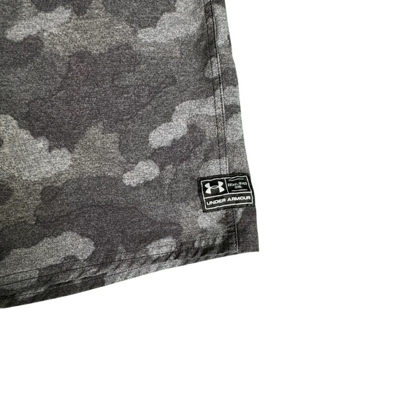 Under Armour HeatGear Camo Board Shorts Men's 32 Gray Swim Trunks Surf Loose Fit - Picture 2 of 11